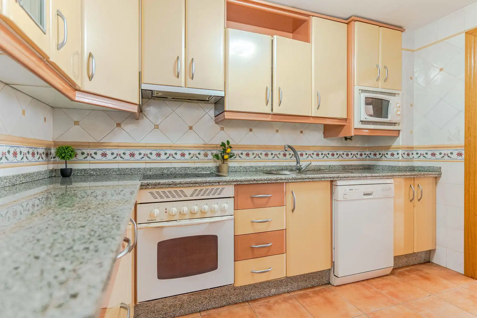 Apartamento en venta en Calle Estepona, 6, Granada, Spain, -1, San Matías - Realejo