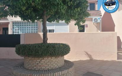 Vista exterior de Casa adosada en venda en El Puerto de Santa María amb Aire condicionat, Terrassa i Balcó