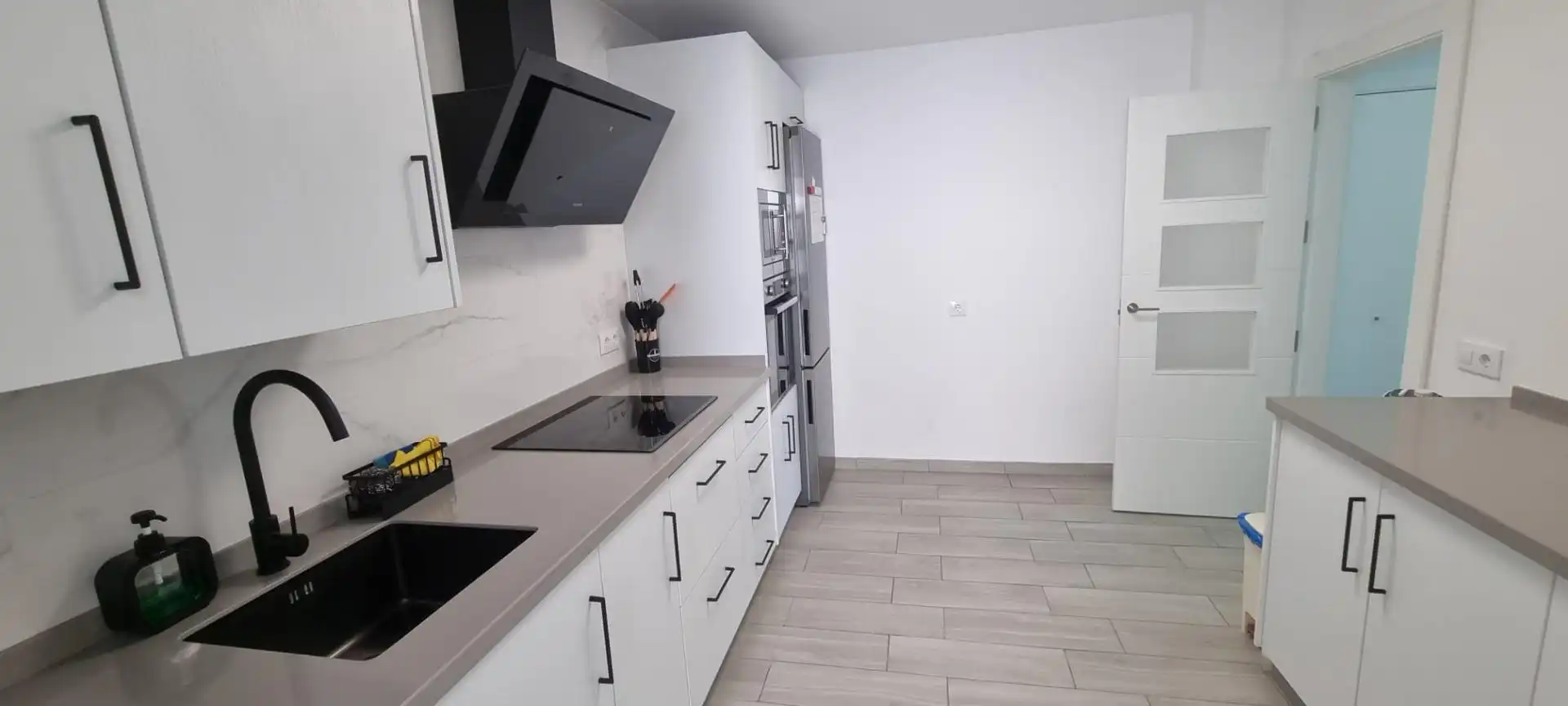 Cuina de Pis en venda en Fuengirola amb Aire condicionat, Calefacció i Jardí privat