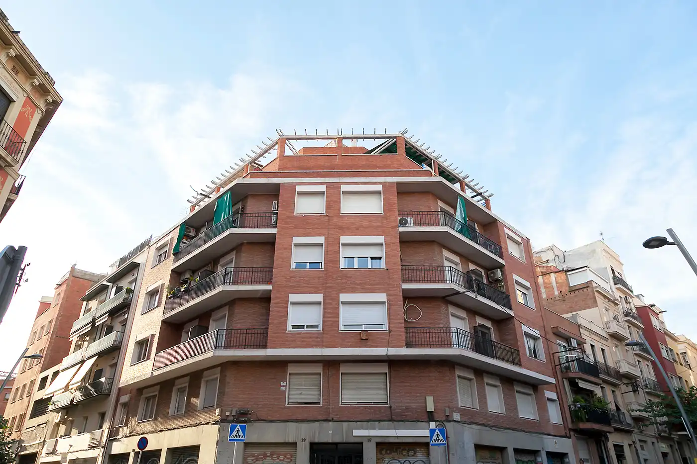 Außenansicht von Wohnung zum Verkauf in Barcelona mit Balkon und Alarm