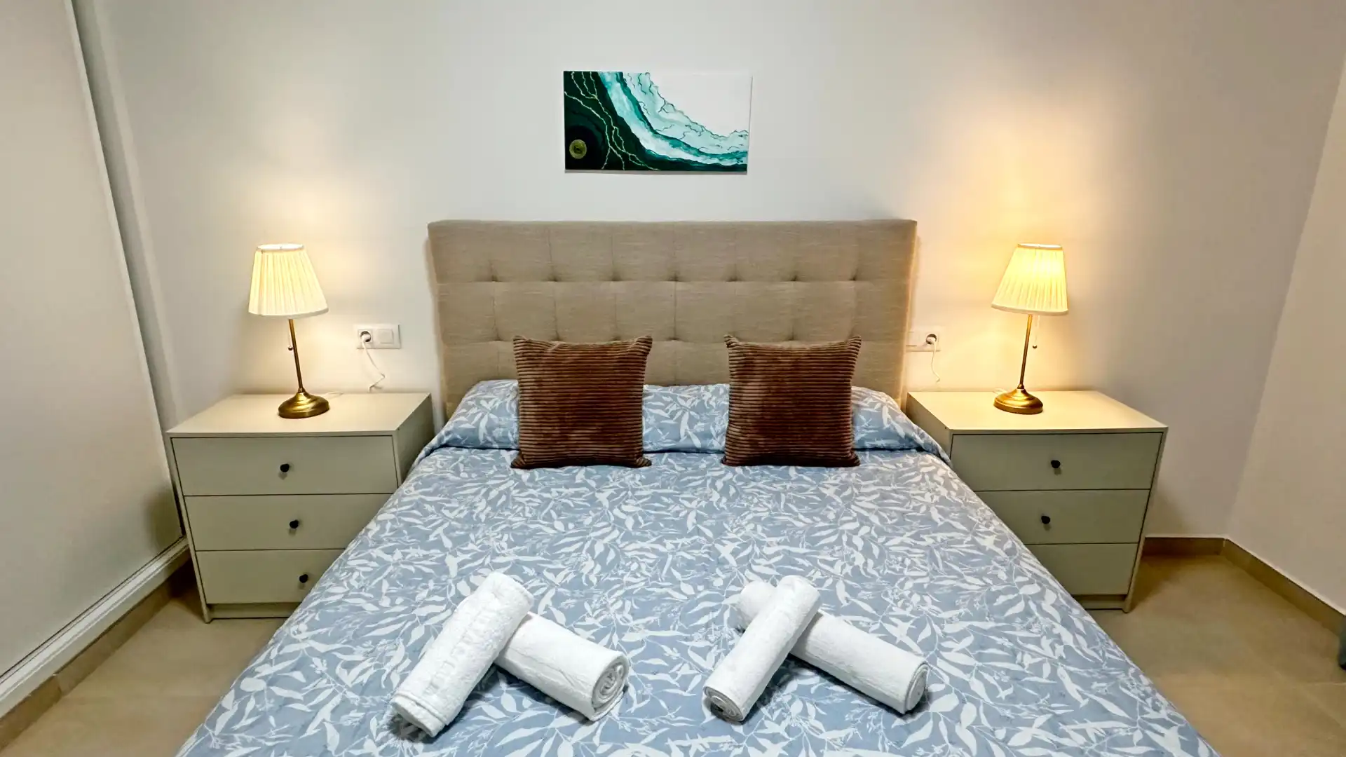 Dormitori de Apartament de lloguer en Gandia amb Aire condicionat, Calefacció i Moblat