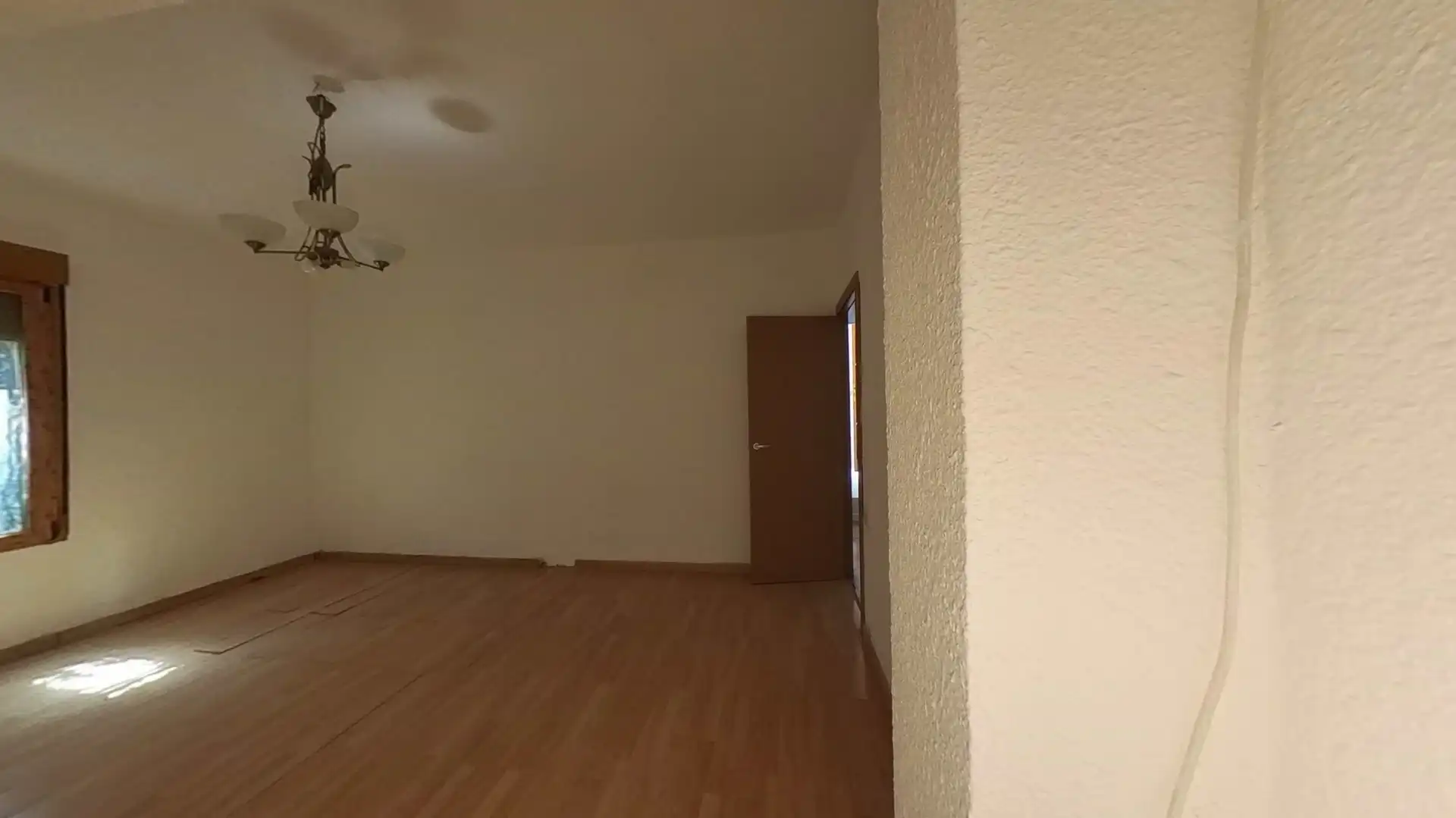 Sala d'estar de Casa o xalet en venda en Zaragoza amb Jardí privat i Piscina