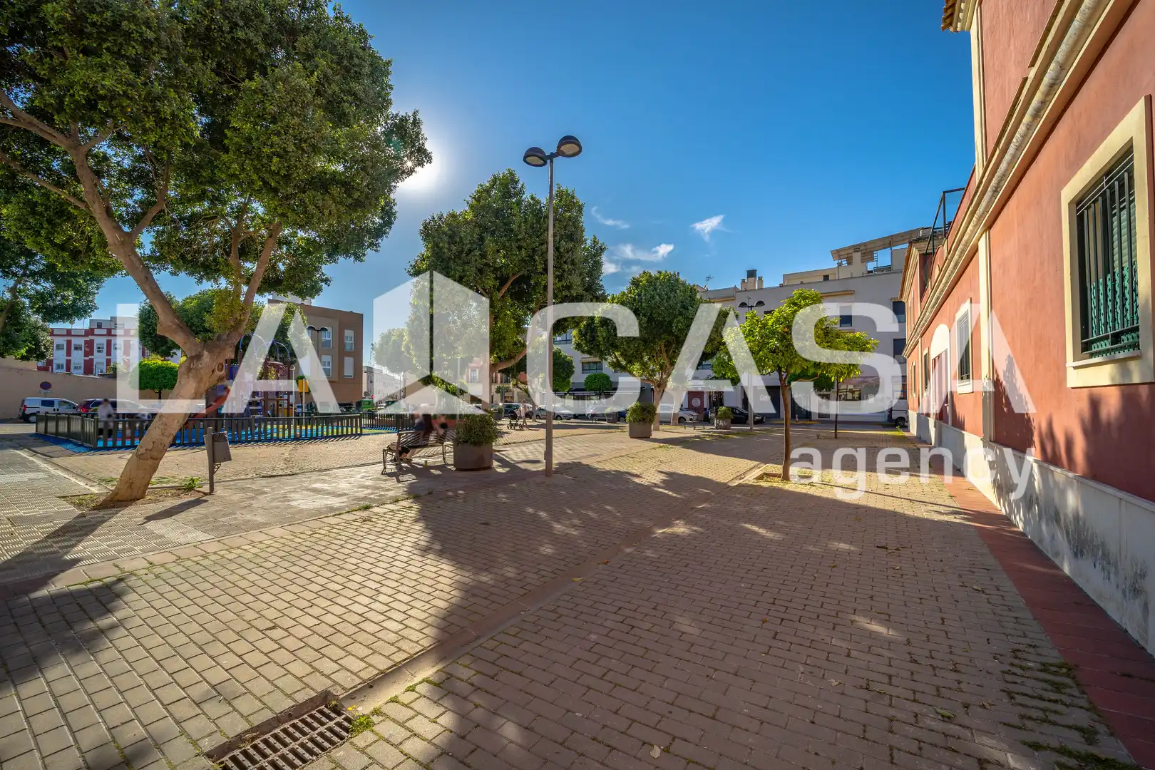 Vista exterior de Casa adosada en venta en Dos Hermanas con Aire acondicionado, Terraza y Trastero