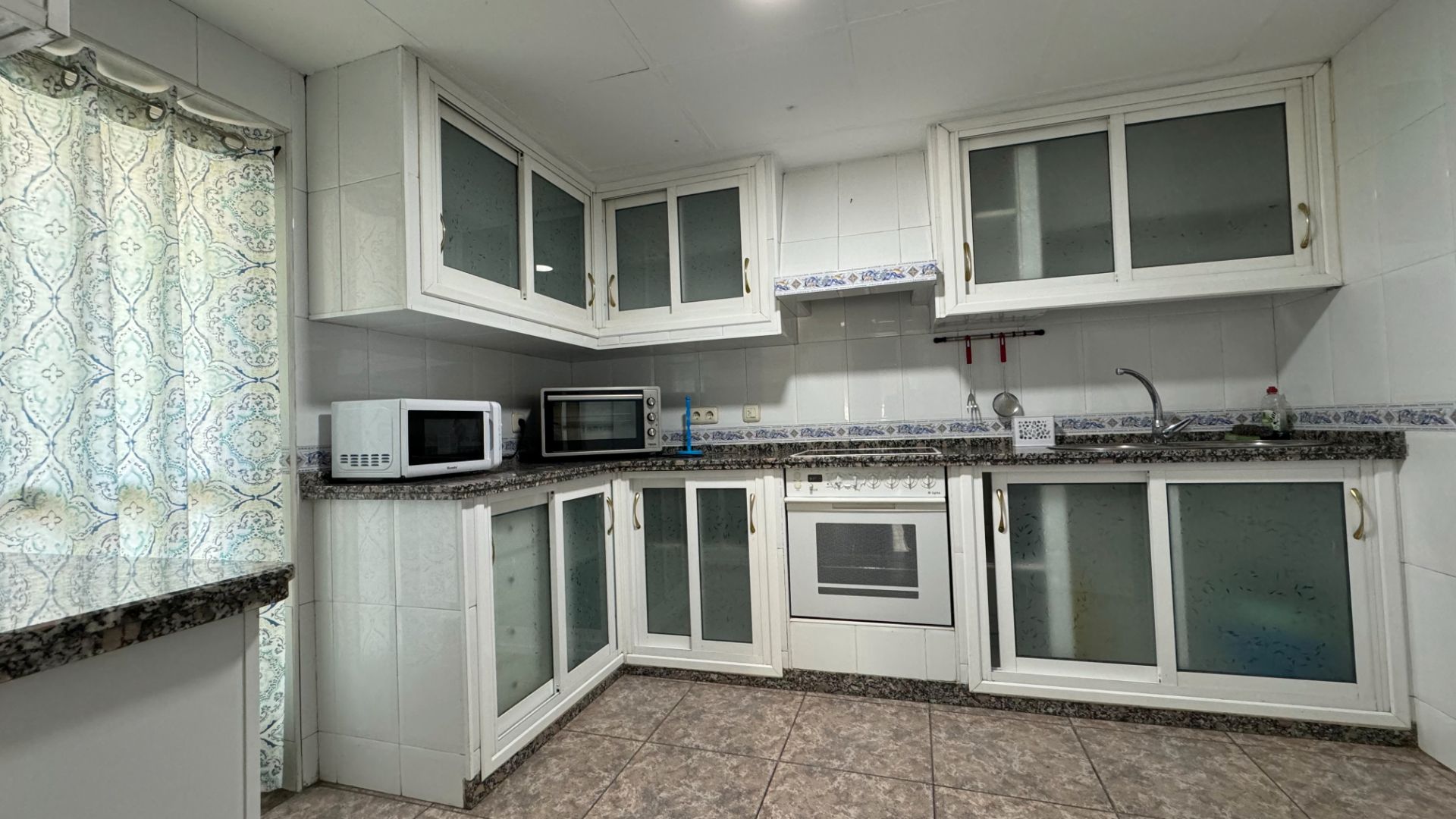 Cocina de Piso de alquiler en Cáceres Capital con Calefacción, Terraza y Amueblado