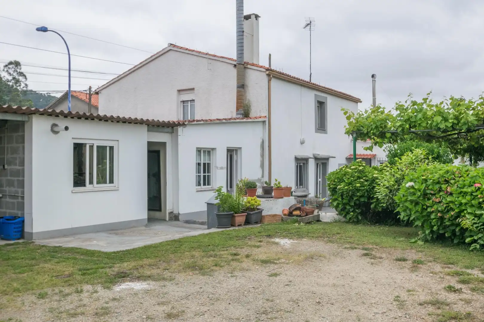 Vista exterior de Casa o chalet en venta en Culleredo con Calefacción, Jardín privado y Parquet
