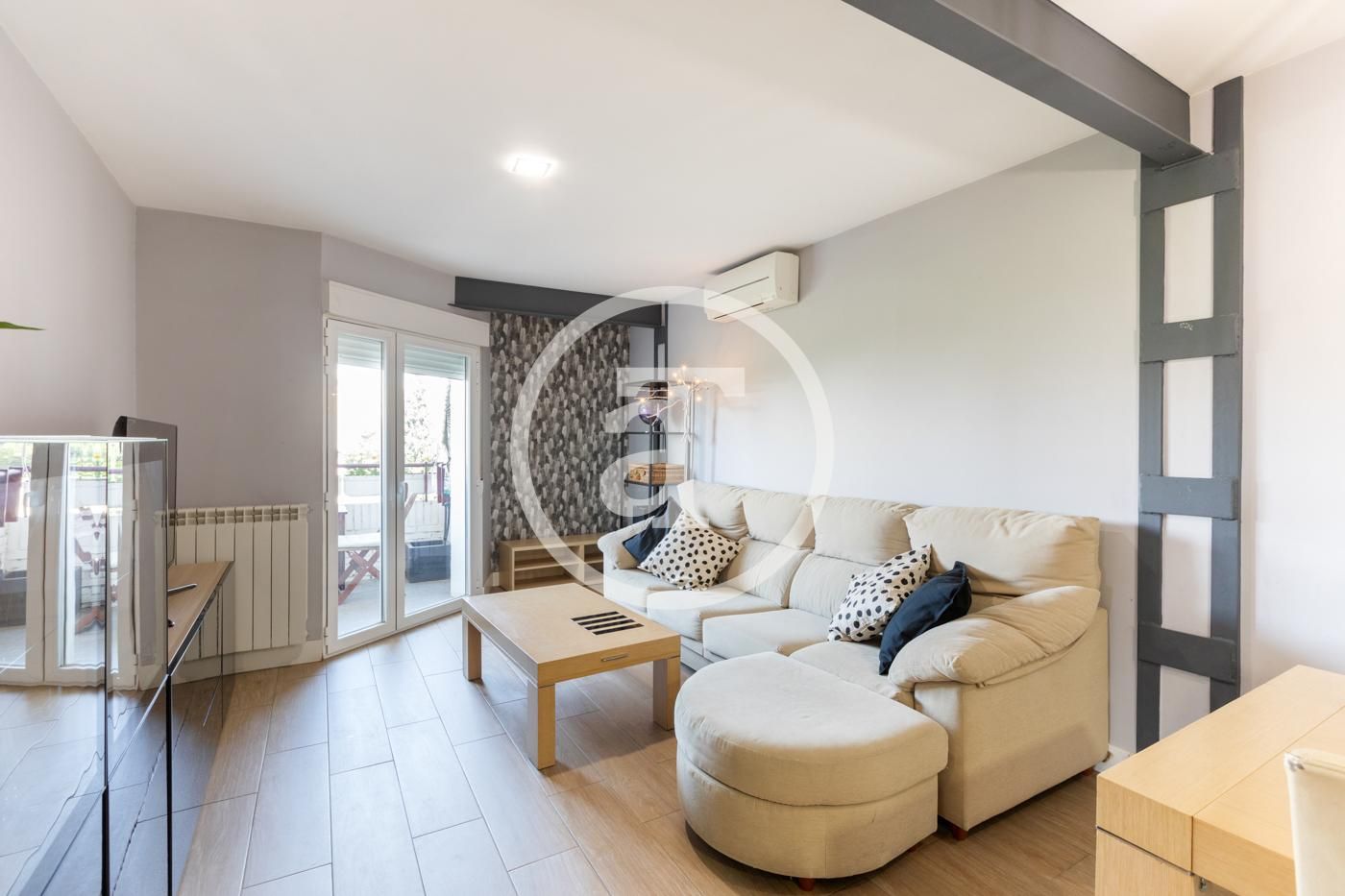 Living room of Flat to rent in  Madrid Capital  with Air Conditioner, Heating and Furnished
