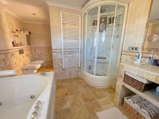Bathroom of Houses for sale in L'Alfàs del Pi  with Air Conditioner, Heating and Private garden
