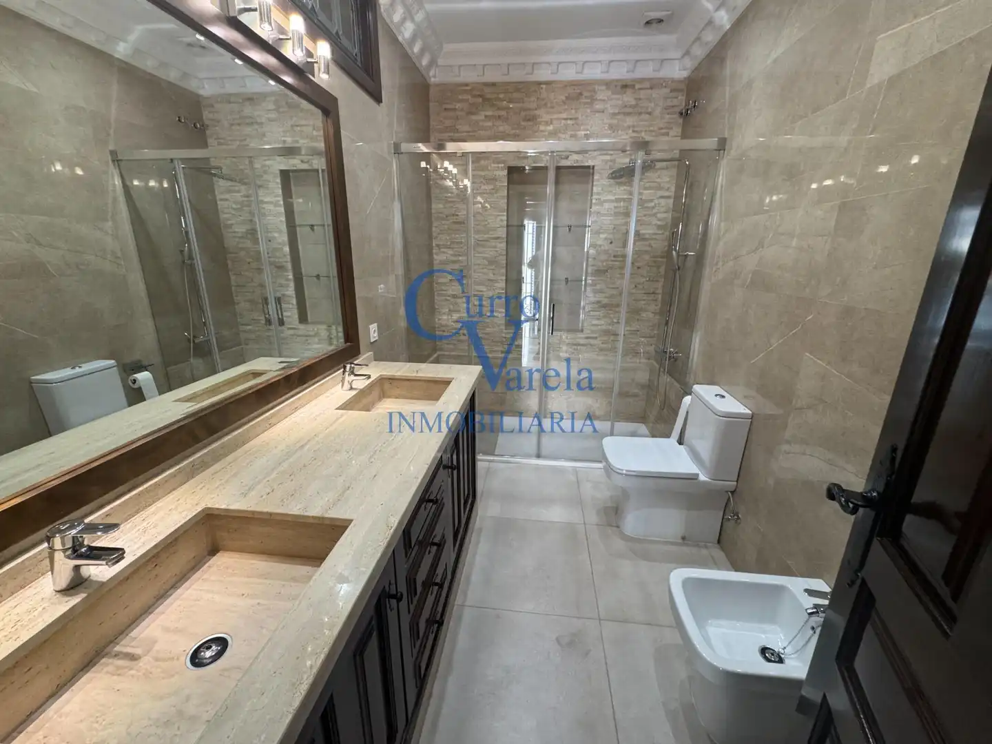 Bathroom of Houses for sale in Dos Hermanas  with Air Conditioner, Heating and Storage room