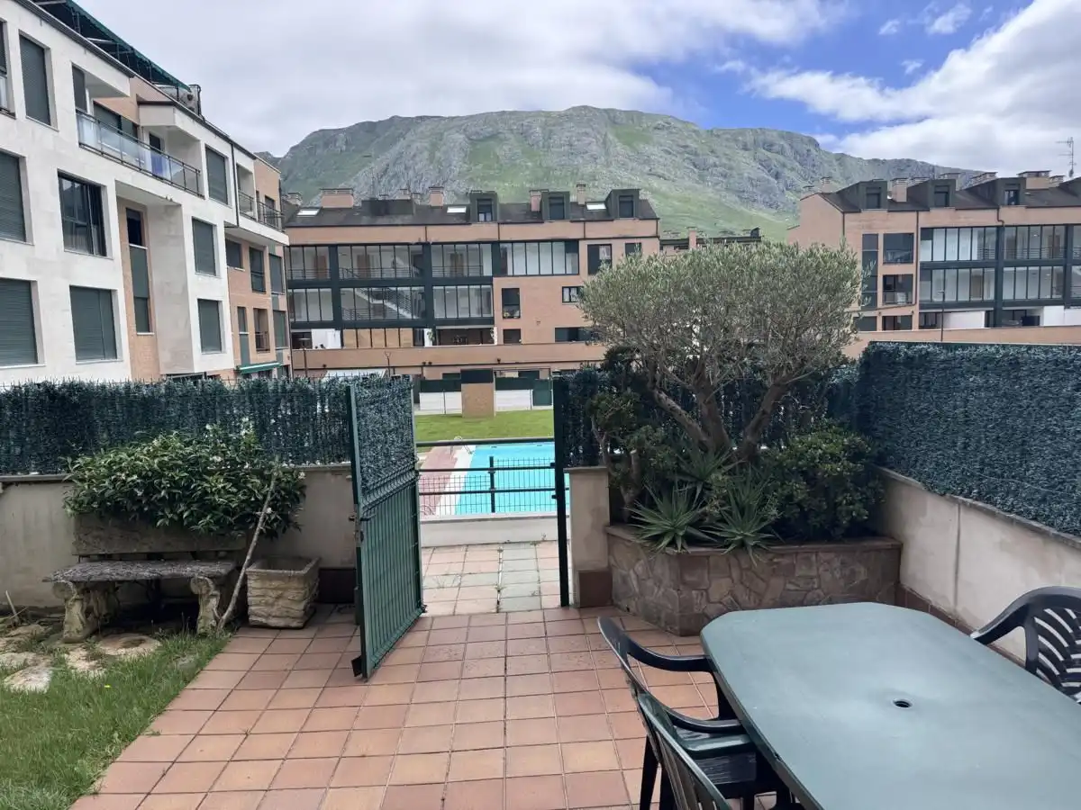 Vista exterior de Apartamento en venta en Llanes con Calefacción, Terraza y Trastero
