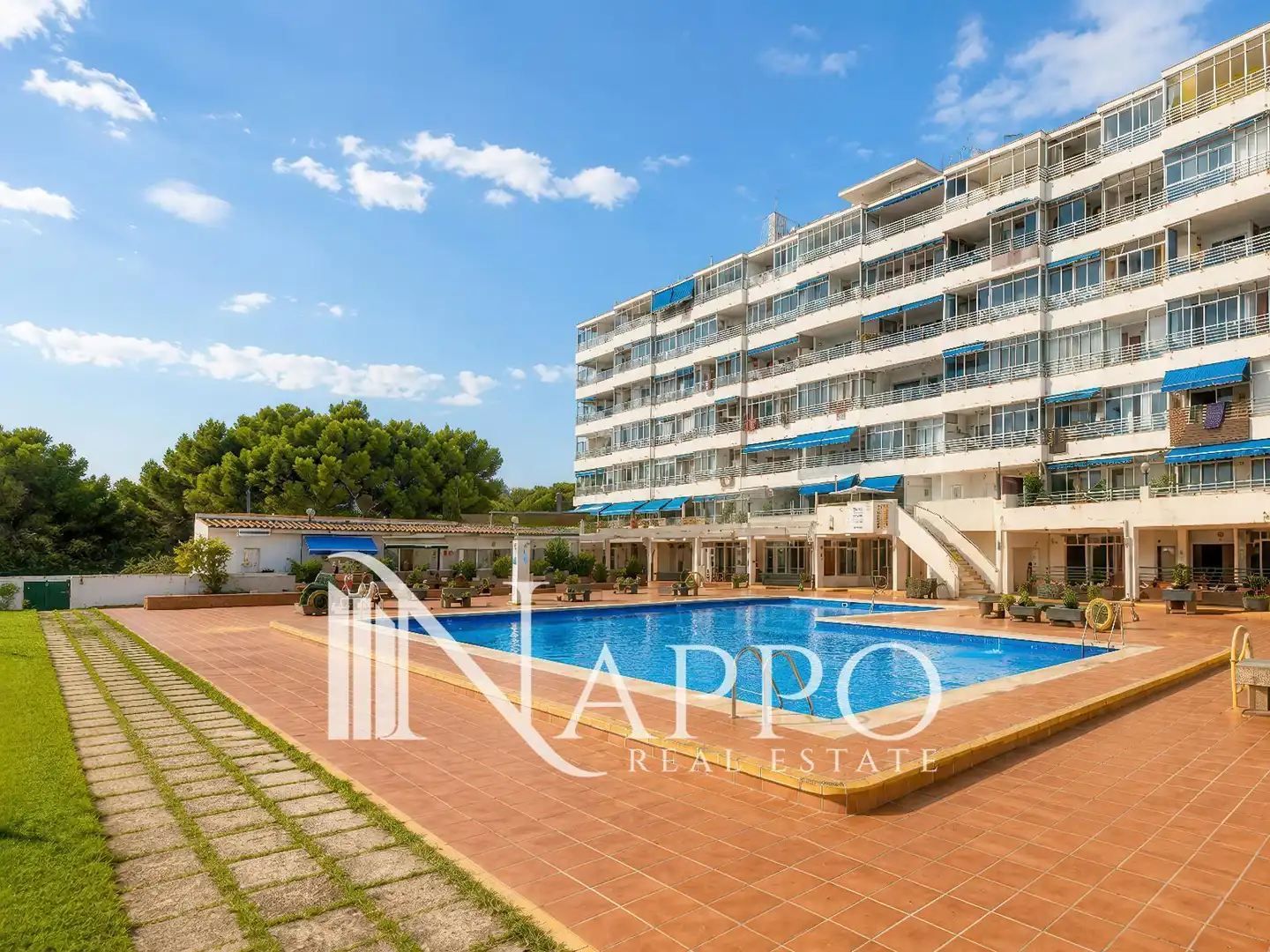 Vista exterior de Piso en venta en Calvià con Aire acondicionado, Terraza y Piscina