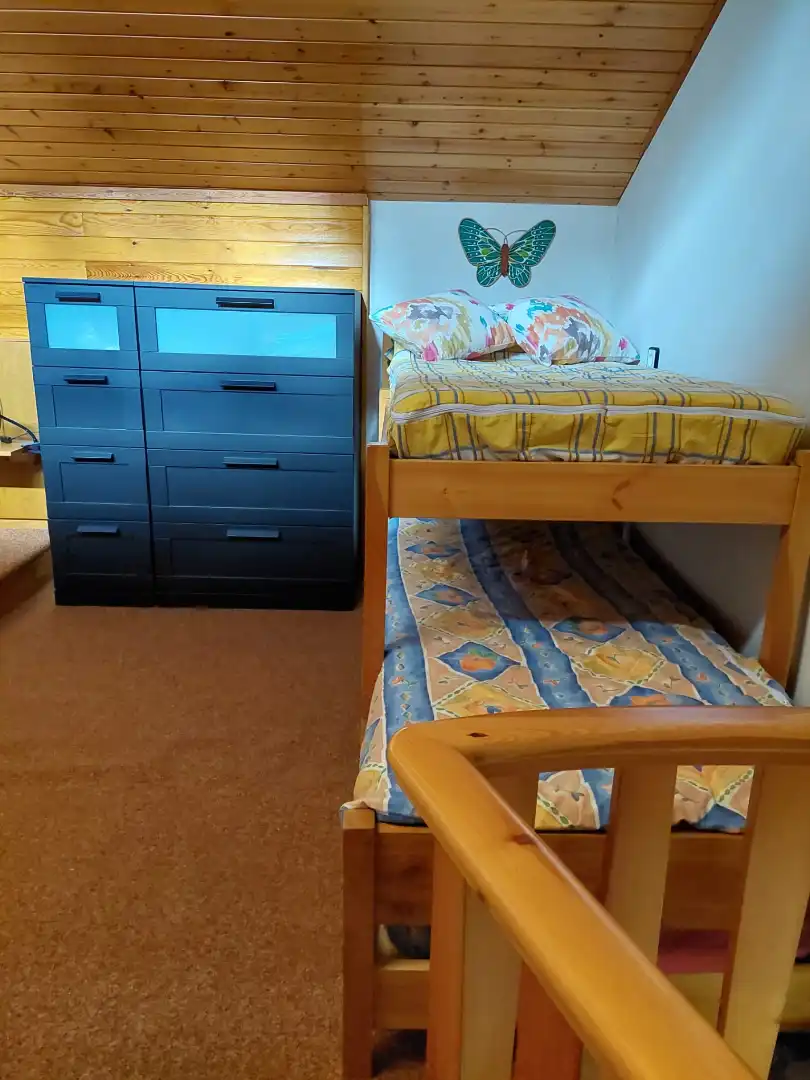 Habitación de Casa adosada en venta en Alp con Calefacción, Jardín privado y Balcón
