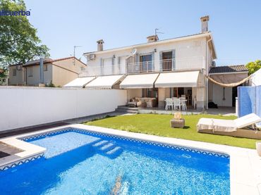 Casa aparellada amb balcó en venda a Ardiaca - La Llosa