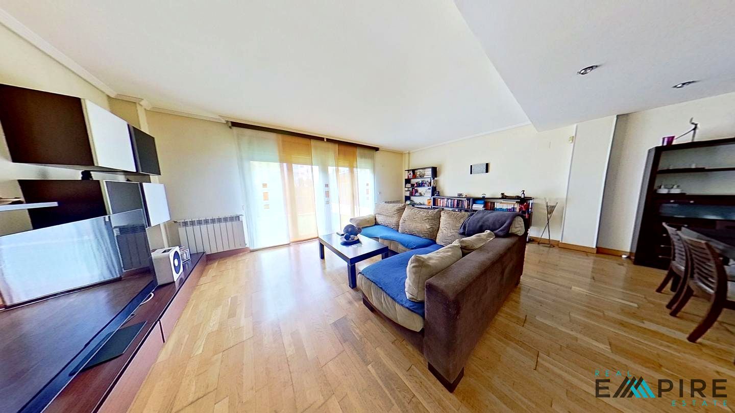 Sala d'estar de Casa adosada en venda en Parla amb Aire condicionat, Calefacció i Jardí privat