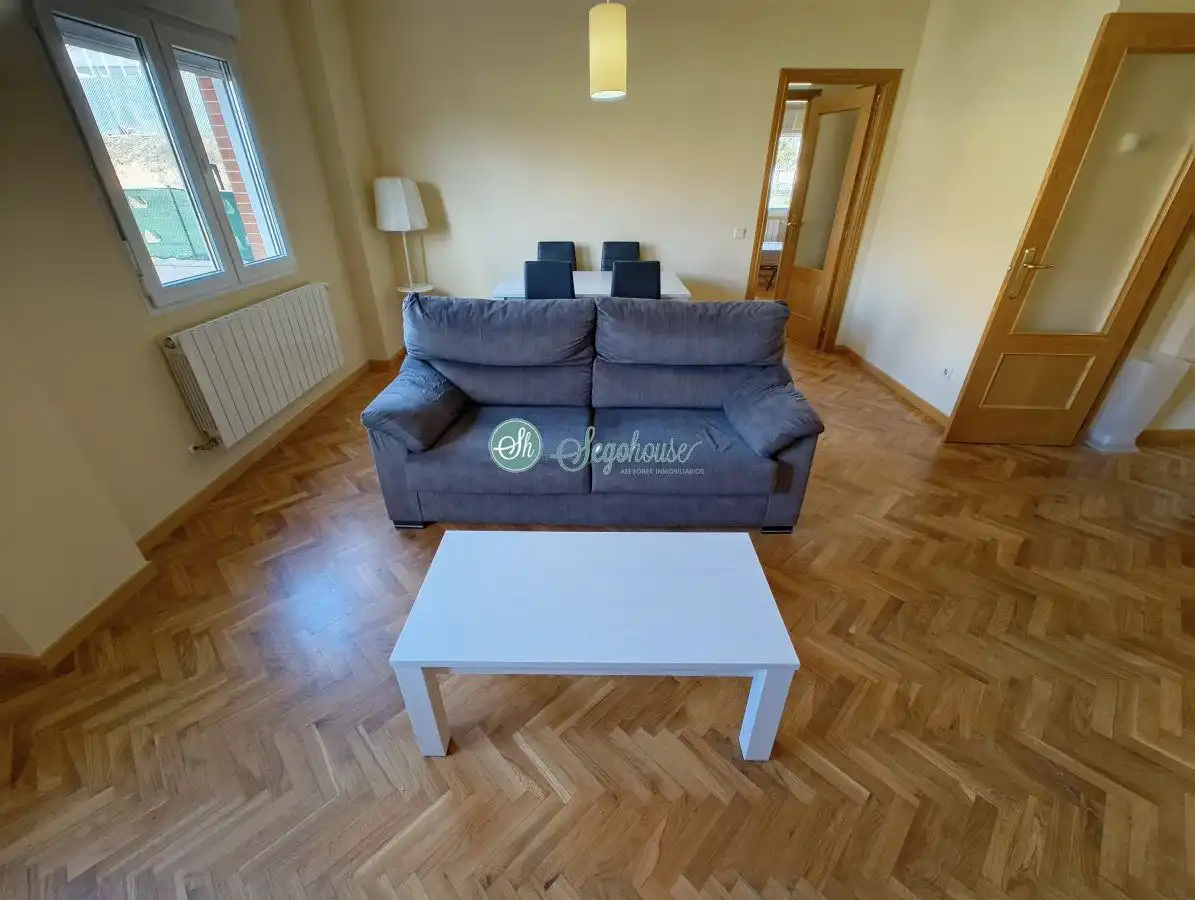 Living room of Flat for sale in Segovia  with Heating, Storage room and Furnished