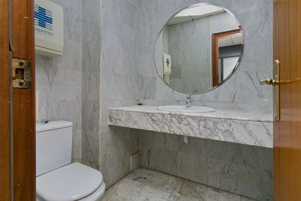 Bany de Oficina en venda en Cornellà de Llobregat