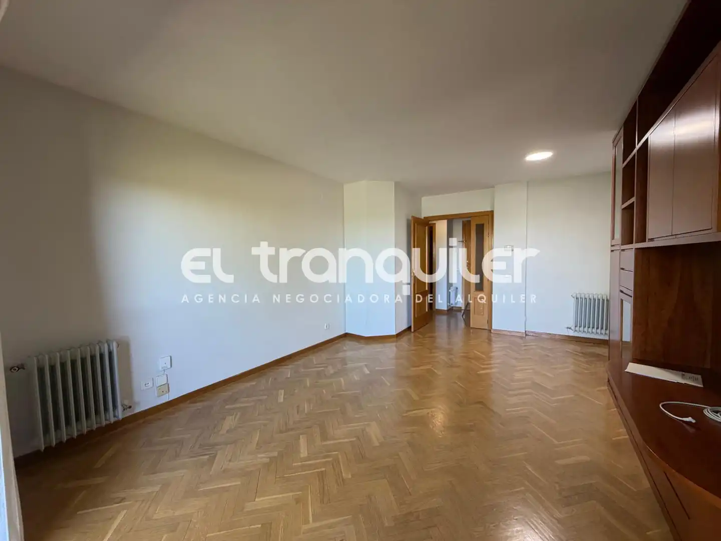 Living room of Flat for rent in Madrid  with Parquet flooring, Terrace and Swimming Pool