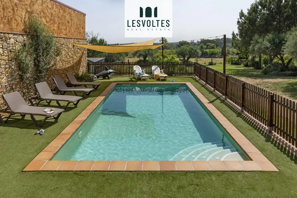 Swimming pool of Houses for rent in Forallac  with Heating, Private garden and Parquet flooring