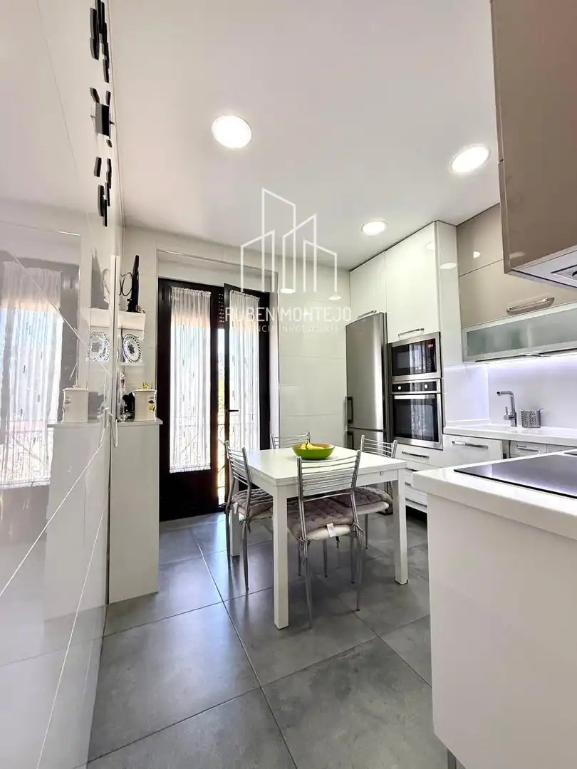 Küche von Einfamilien-Reihenhaus zur Miete in Salamanca mit Heizung, Terrasse und Abstellraum