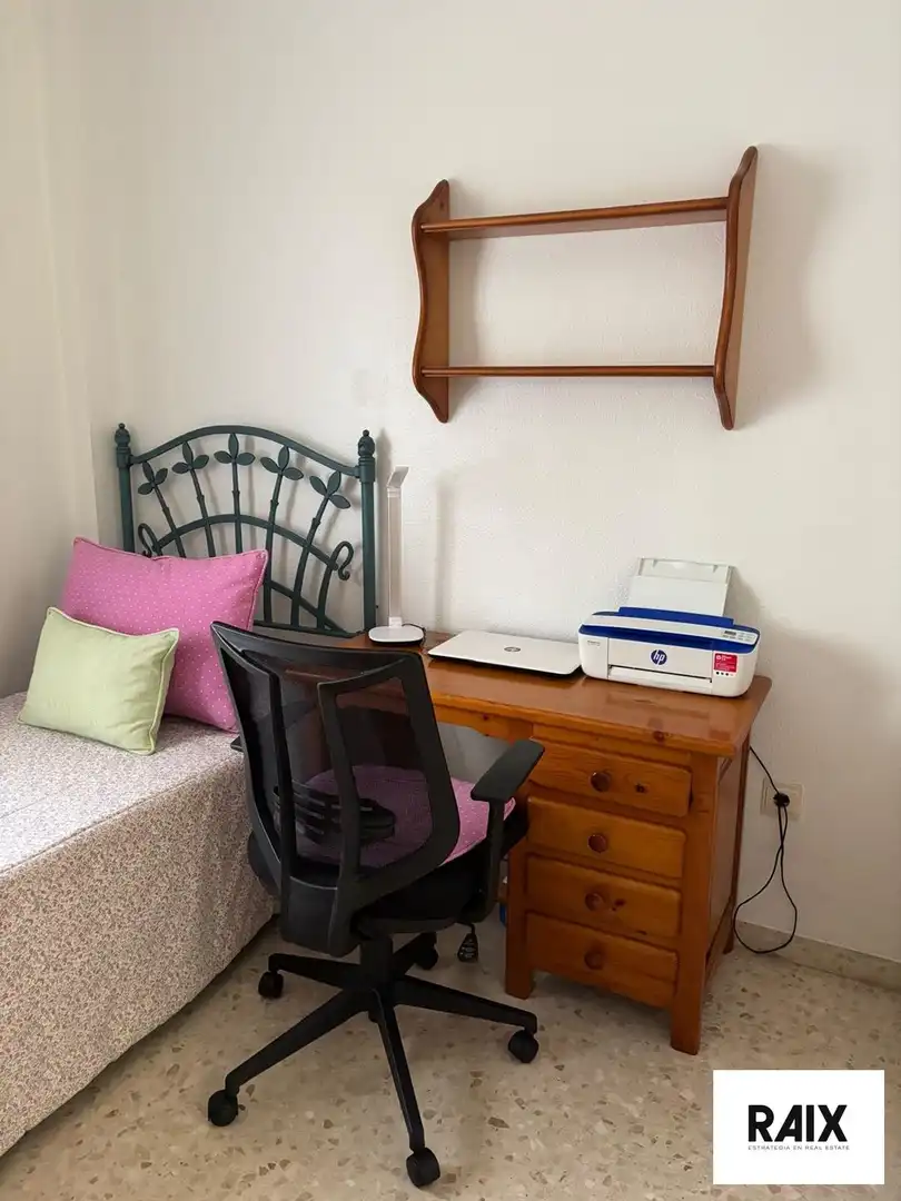 Habitación de Casa o chalet en venta en Algeciras con Calefacción, Terraza y Trastero