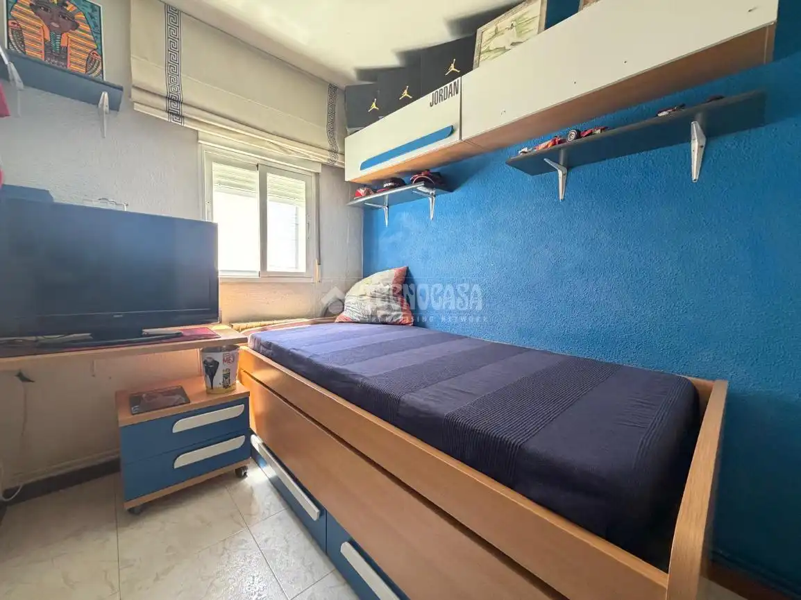 Bedroom of Flat for sale in Madrid  with Air Conditioner, Heating and Balcony