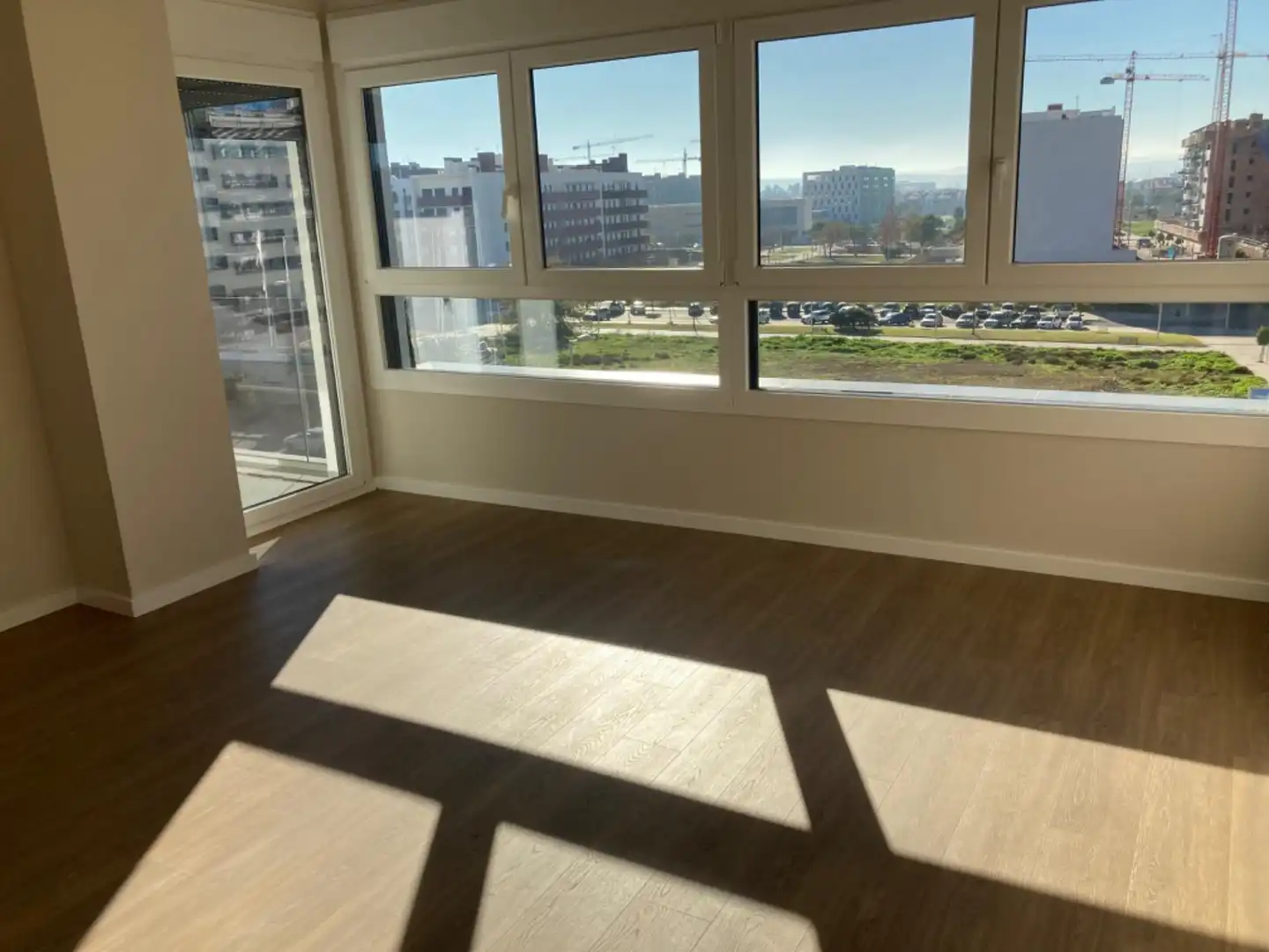 Flat for rent in Poniente-Norte - Miralbaida - Parque Azahara