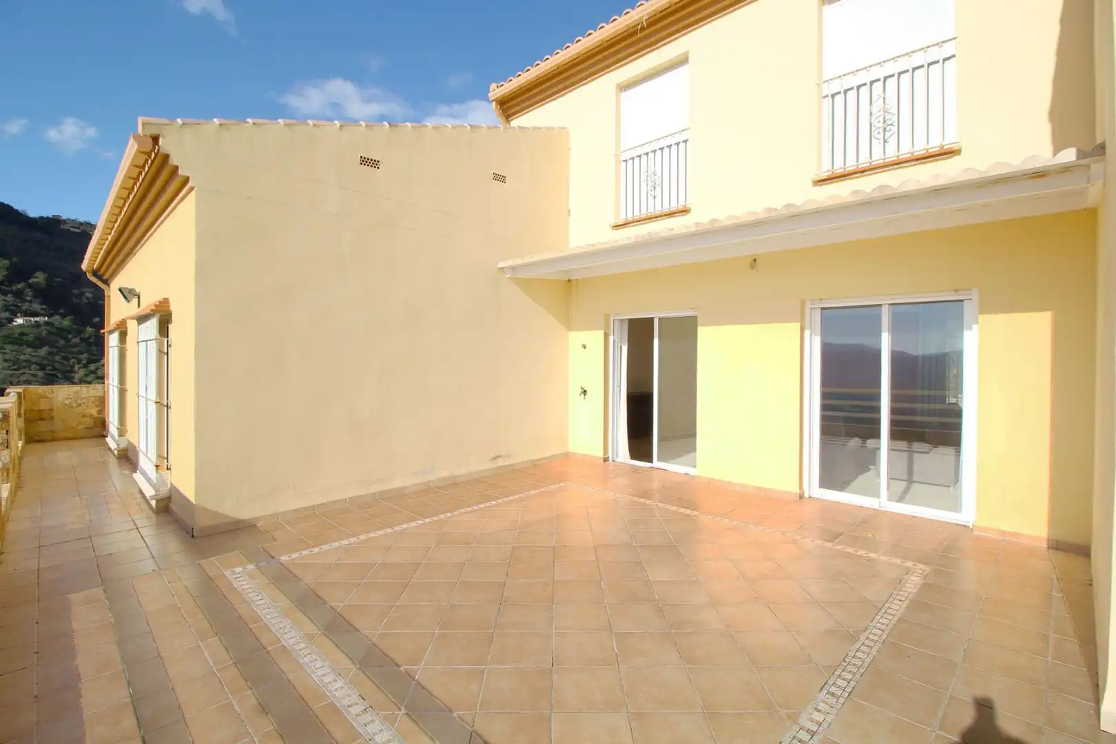 Terrassa de Finca rústica en venda en Alozaina amb Aire condicionat, Calefacció i Jardí privat