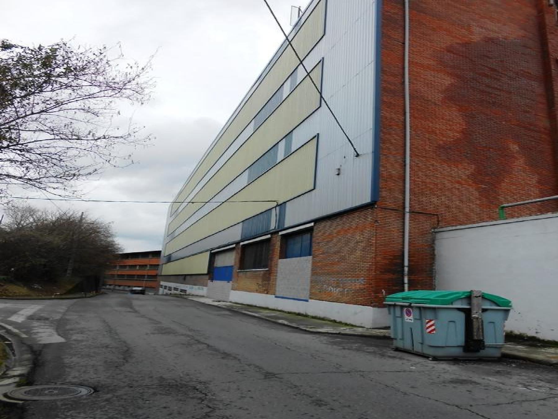 Vista exterior de Nau industrial en venda en Barakaldo 