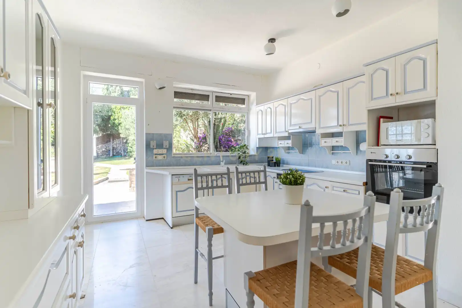 Kitchen of Houses for sale in Almuñécar  with Air Conditioner, Private garden and Storage room