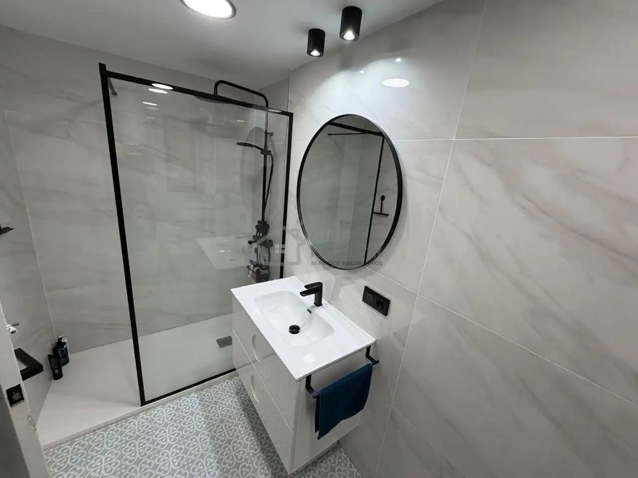 Baño de Apartamento en venta en Finestrat con Piscina, Amueblado y Piscina comunitaria