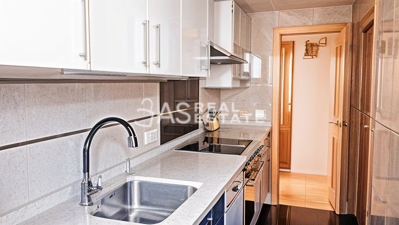 Cocina de Piso en venta en Sant Boi de Llobregat con Aire acondicionado, Terraza y Amueblado
