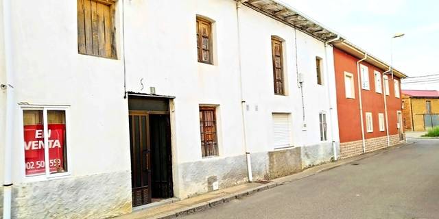 Casa adosada en Venta en IGLESIA-VV en San Cristóbal de la Polantera