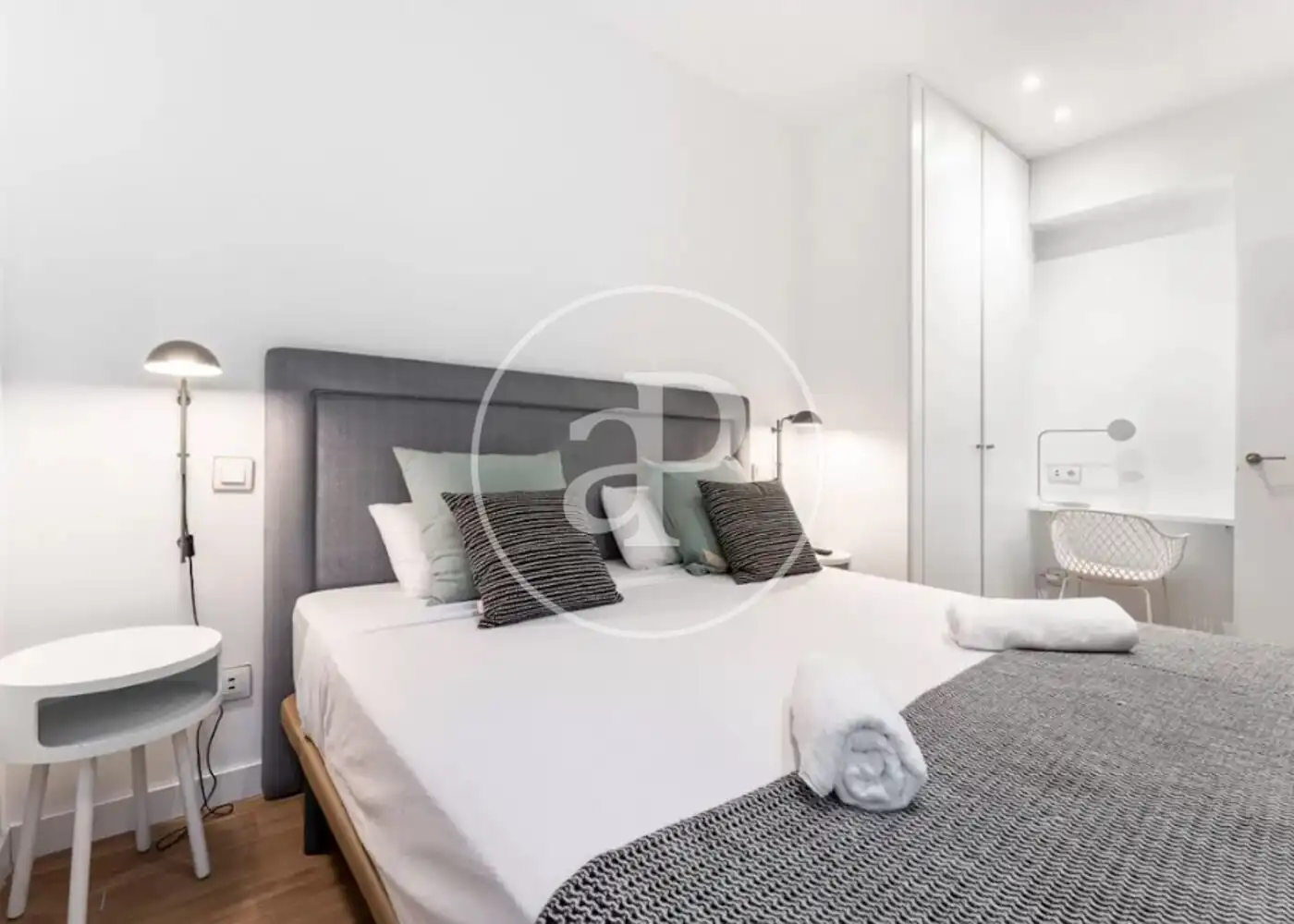 Schlafzimmer von Wohnung zur Miete in Madrid mit Klimaanlage, Heizung und Möbliert