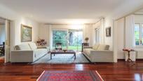 Sala d'estar de Casa o xalet en venda en Premià de Dalt amb Aire condicionat, Calefacció i Jardí privat