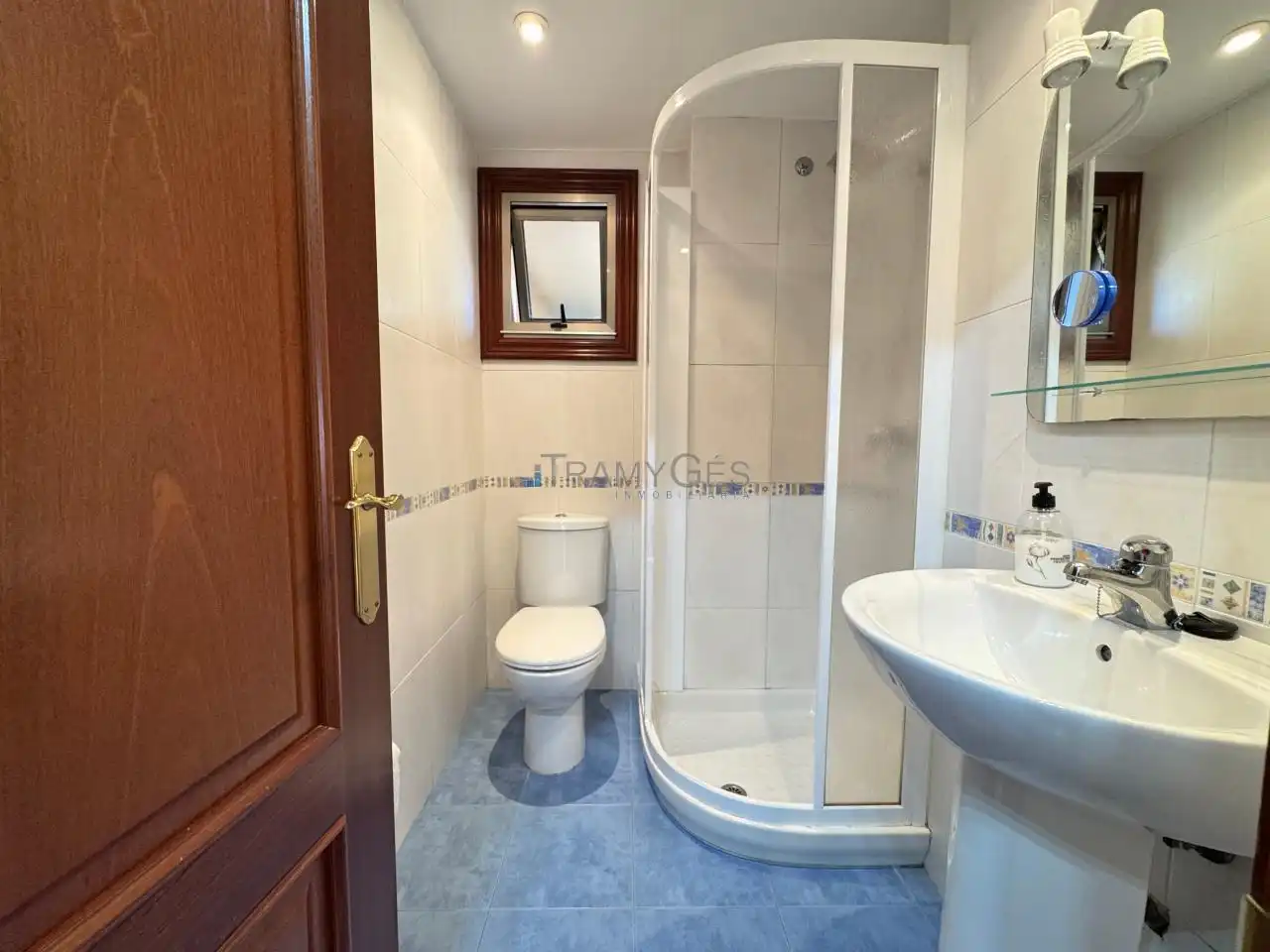 Bathroom of Flat for sale in Vigo   with Heating, Parquet flooring and Storage room