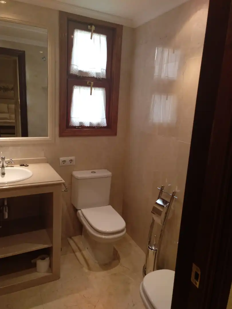 Bathroom of Flat for rent in Sevilla  with Air Conditioner, Heating and Furnished