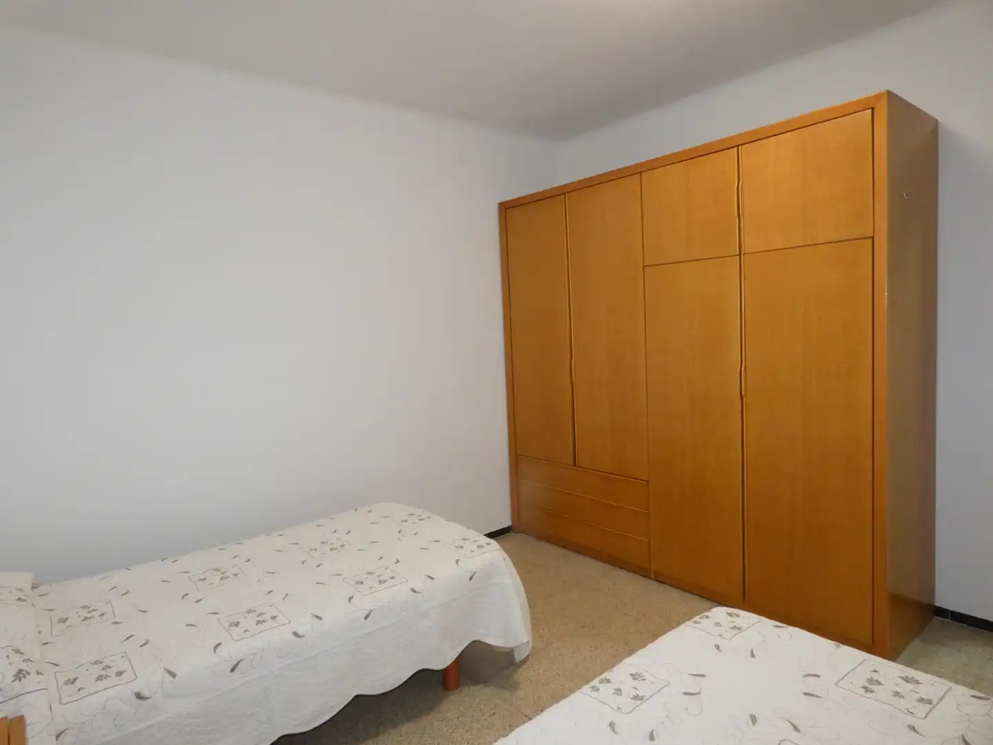 Bedroom of Flat for sale in Girona  with Air Conditioner, Heating and Furnished