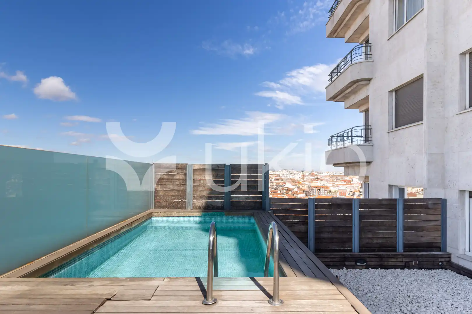 Piscina de Apartamento de alquiler en Madrid con Aire acondicionado, Calefacción y Terraza