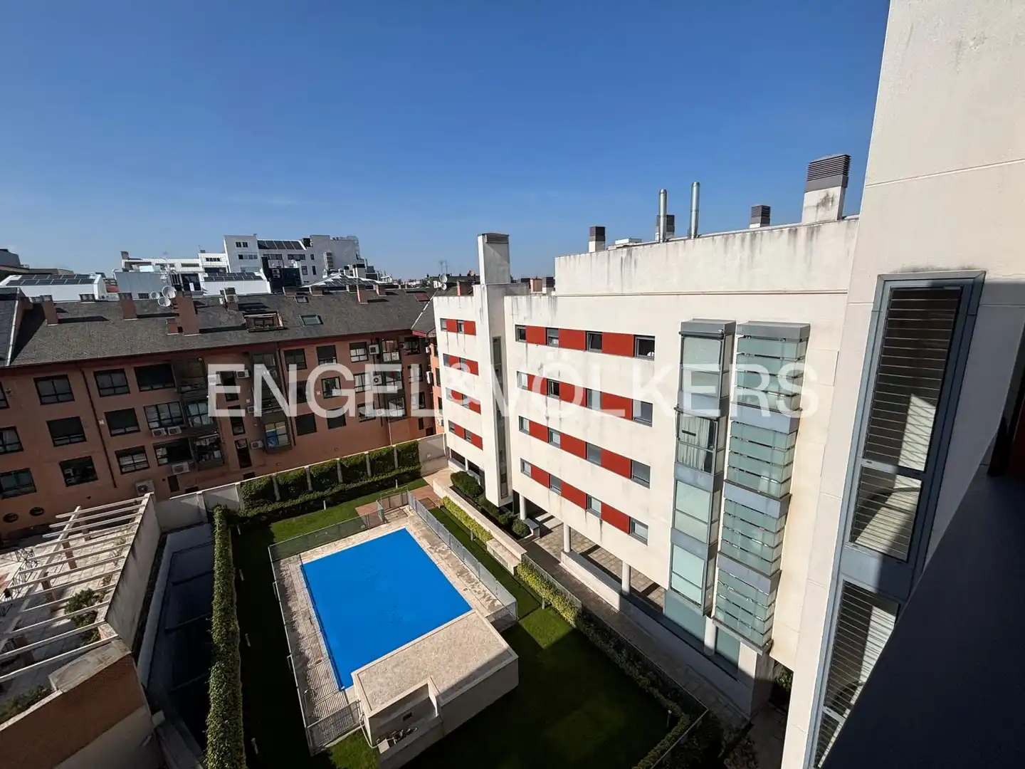Vista exterior de Àtic de lloguer en Madrid amb Aire condicionat, Calefacció i Parquet