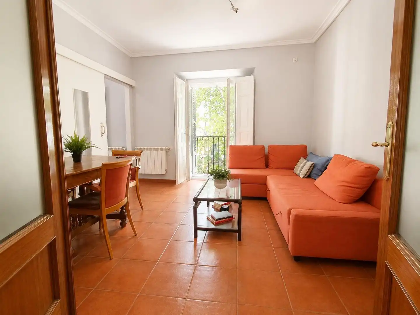 Wohnzimmer von Wohnung zur Miete in Madrid mit Heizung, Möbliert und Balkon