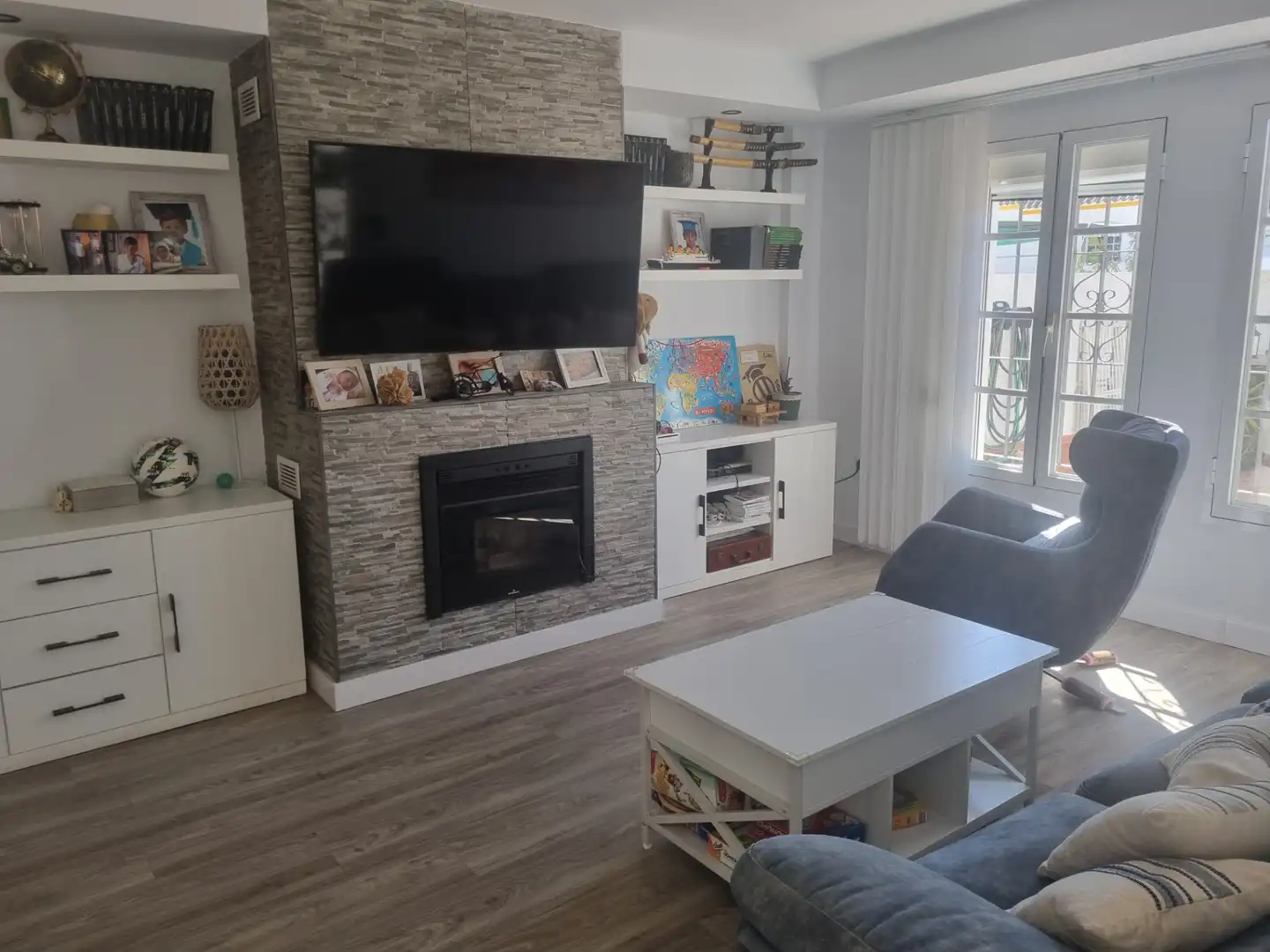 Sala de estar de Casa adosada de alquiler en San Fernando con Aire acondicionado, Calefacción y Jardín privado