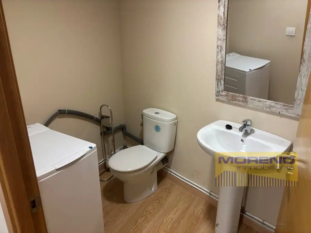 Bathroom of Apartments for sale in Sarria