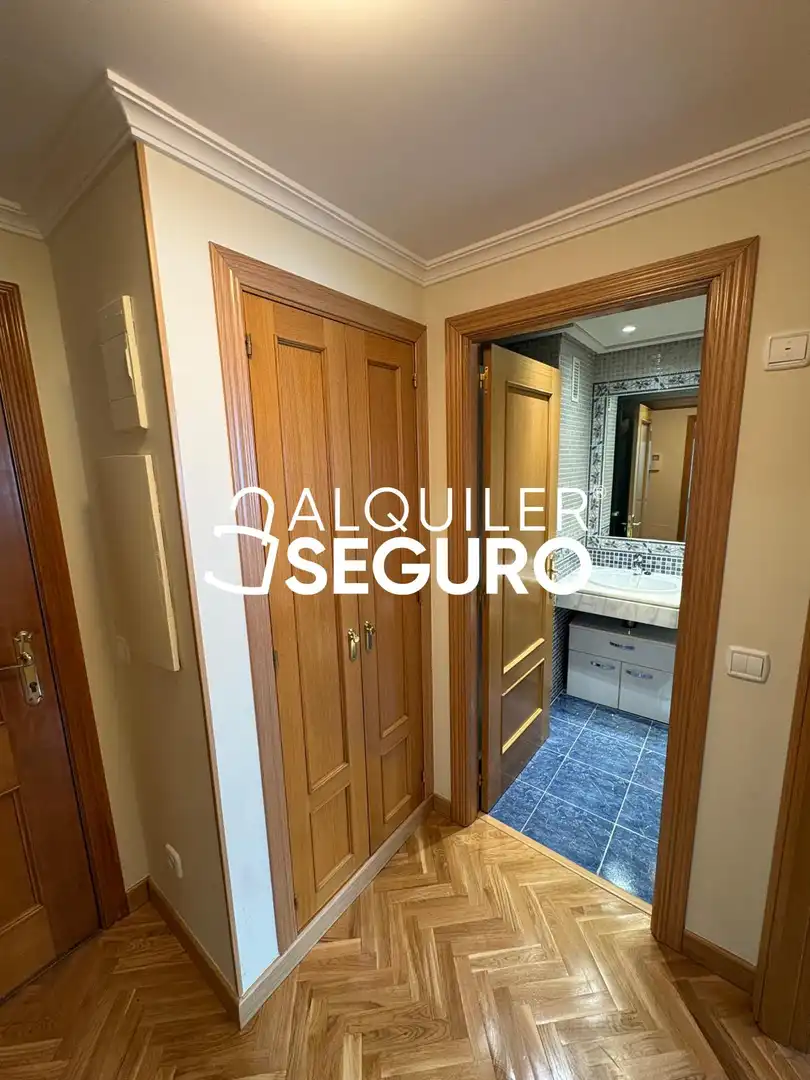 Baño de Piso de alquiler en Madrid con Aire acondicionado, Calefacción y Trastero
