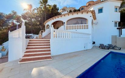 Vista exterior de Casa o xalet en venda en Moraira amb Aire condicionat, Jardí privat i Terrassa