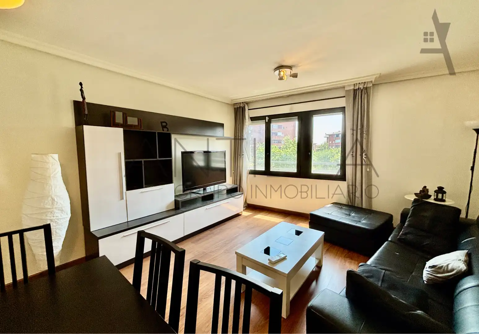 Living room of Flat for sale in Madrid  with Air Conditioner, Heating and Furnished