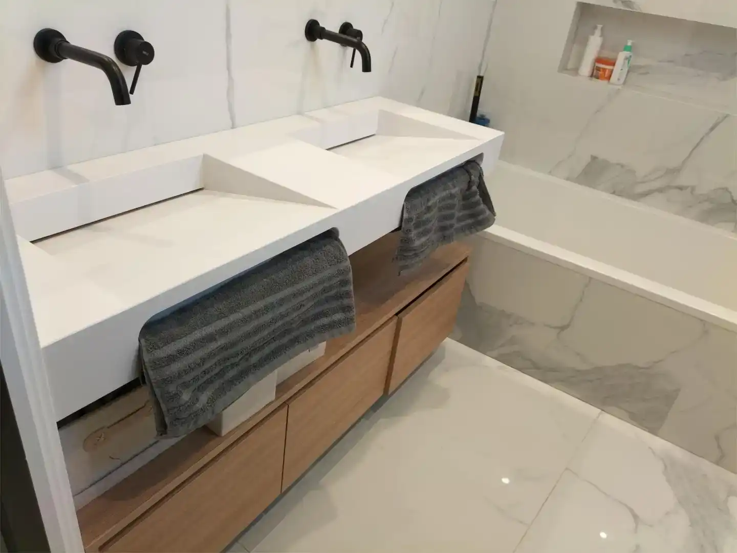 Baño de Ático en venta en San Bartolomé de Pinares con Trastero y Amueblado