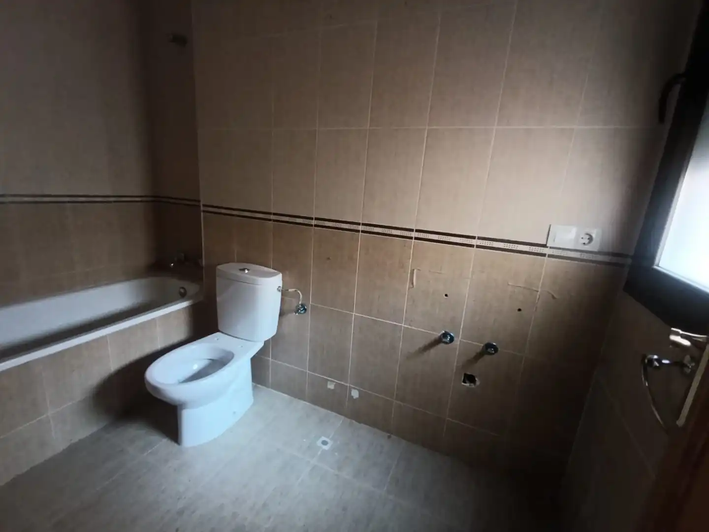 Baño de Casa adosada en venta en Socuéllamos con Jardín privado y Trastero