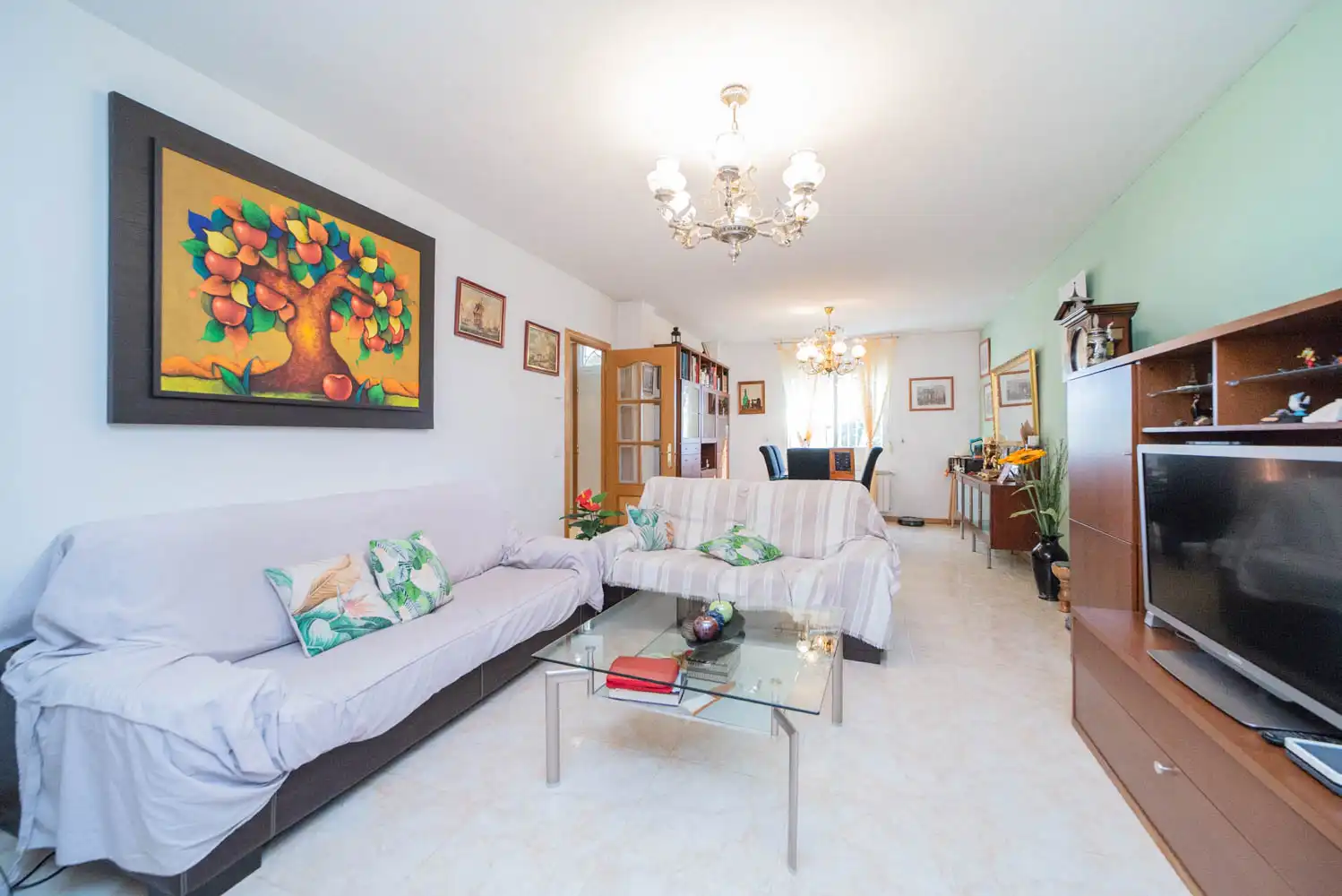 Sala d'estar de Casa adosada en venda en Villanueva del Pardillo amb Aire condicionat, Calefacció i Parquet