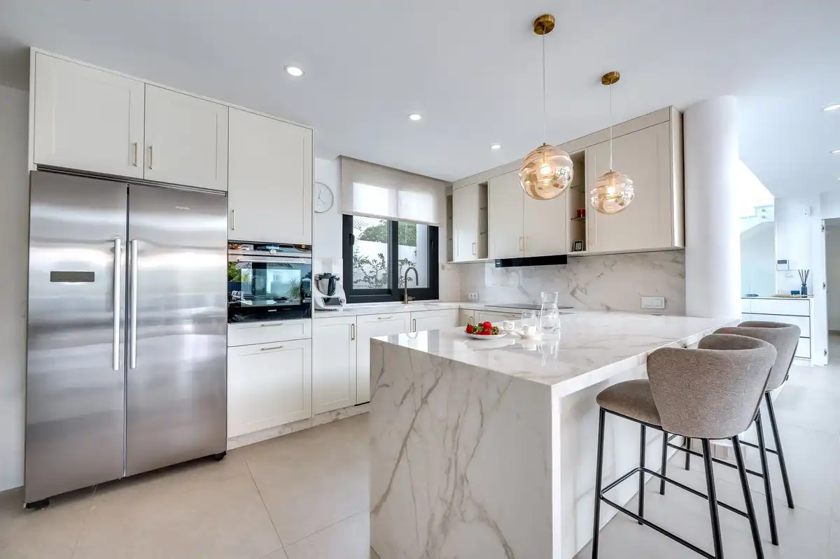 Chalet con jardín en venta en Avenida Pablo Ruiz Picasso 11, imagen 10