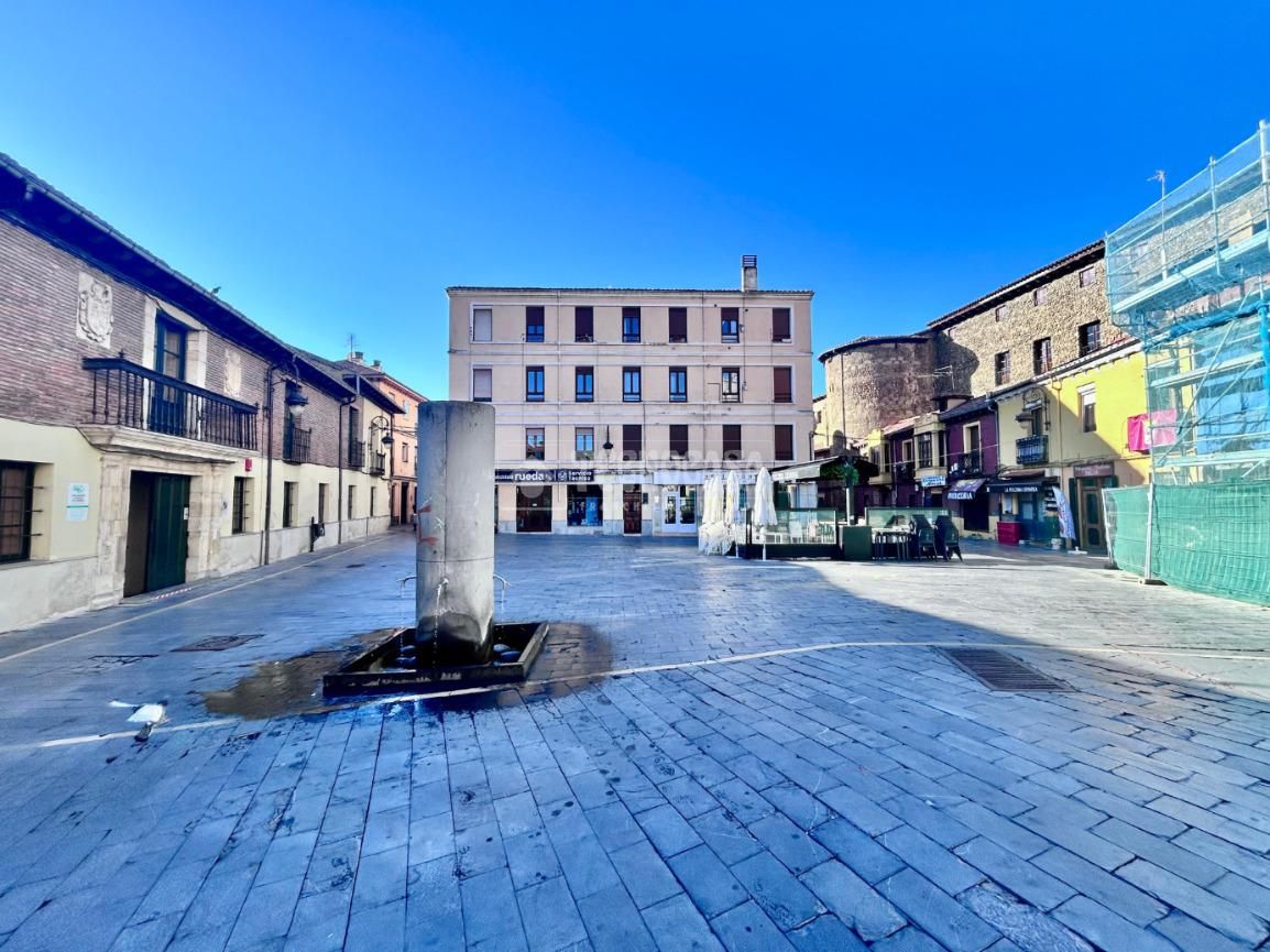 Exterior view of Flat for sale in León Capital   with Heating and Parquet flooring