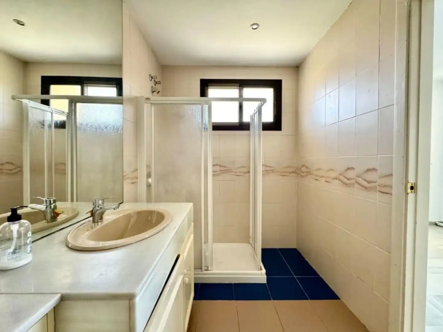 Badezimmer von Wohnungen zum Verkauf in Torremolinos mit Klimaanlage, Terrasse und Abstellraum